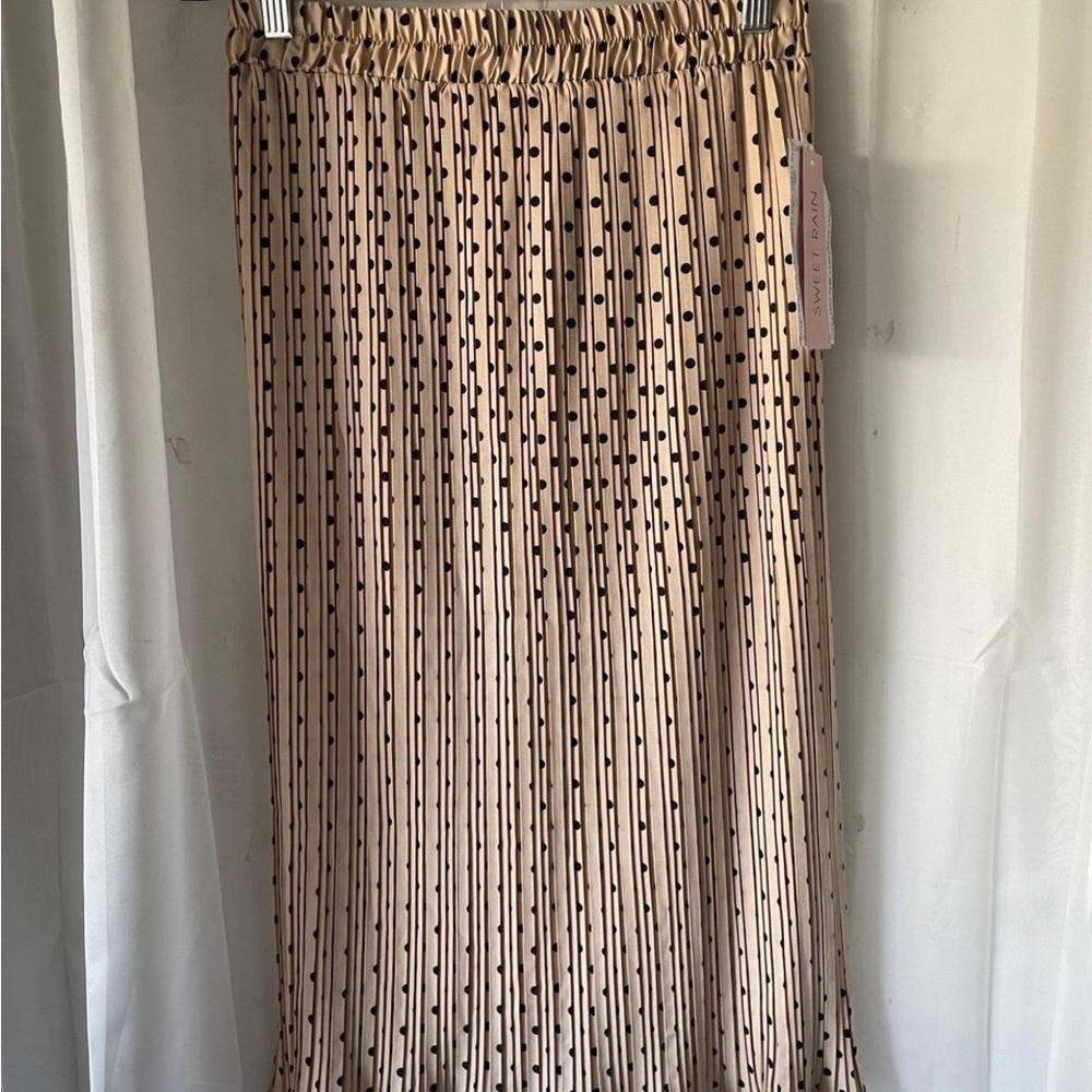 Elegant Beige and Black Polka Dot Skirt